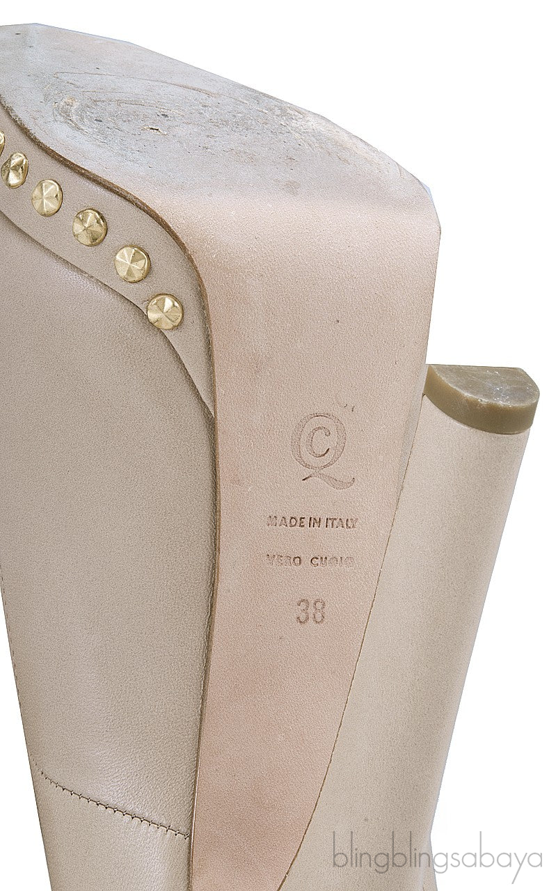 Skull Embellished Peep Toe Pump