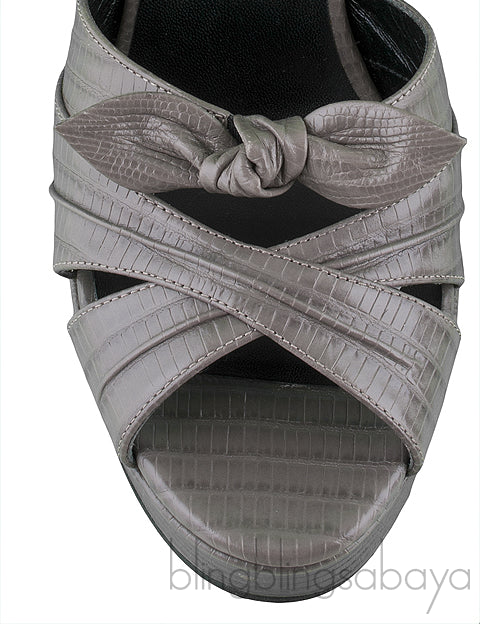 Grey Bow Textured Leather Pump