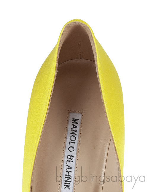 Manolo Blahnik Yellow Satin Hangisi Pump