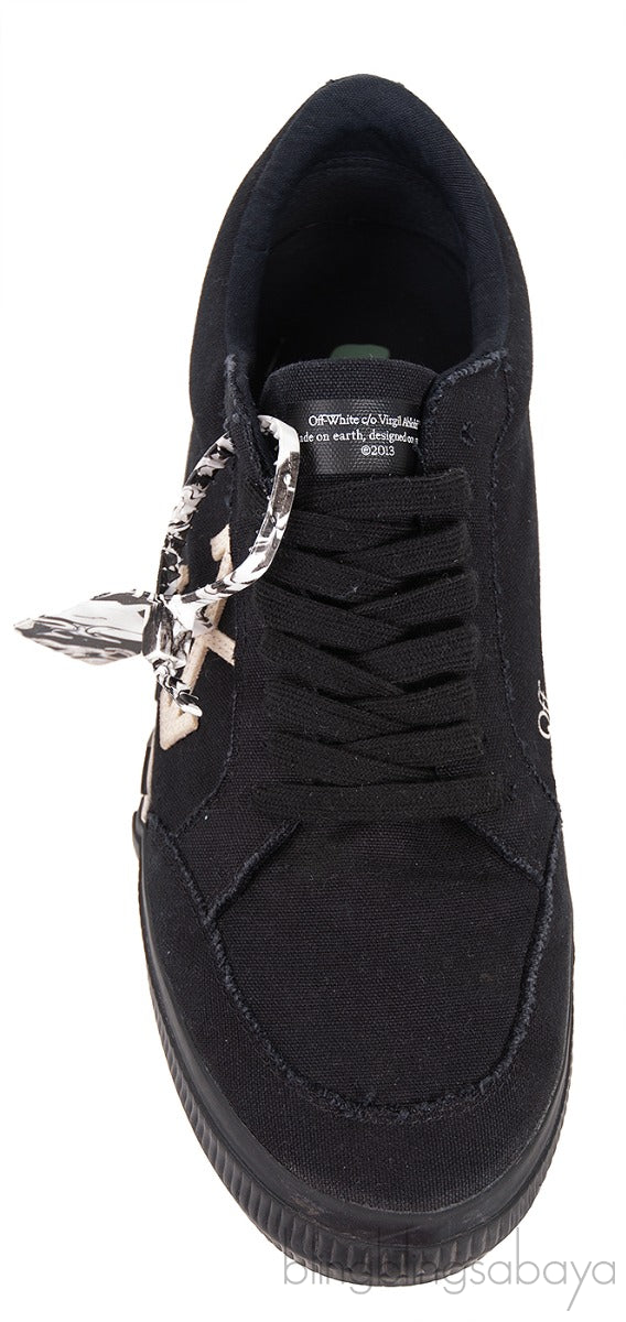 Black Canvas Men\'s Sneaker