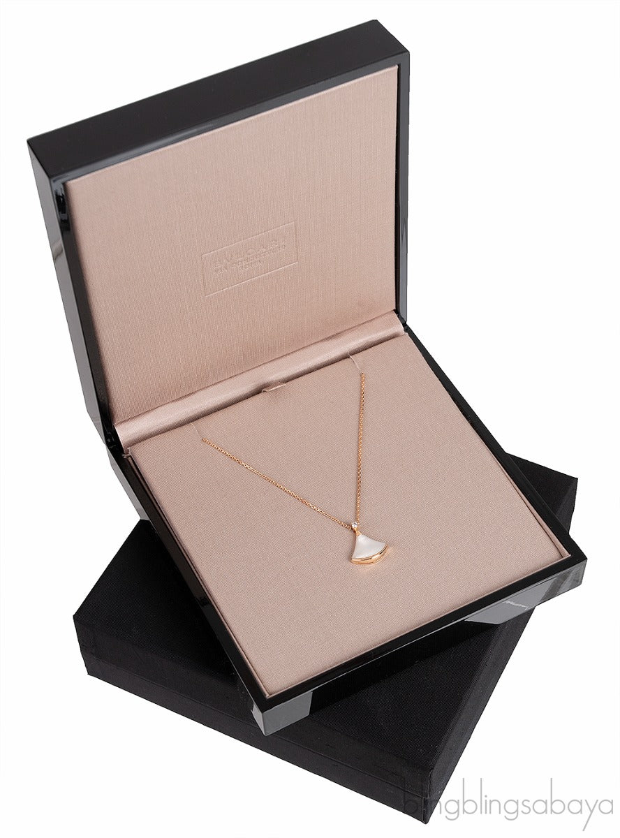 Diva\'s Dream Mother of Pearl YG Necklace