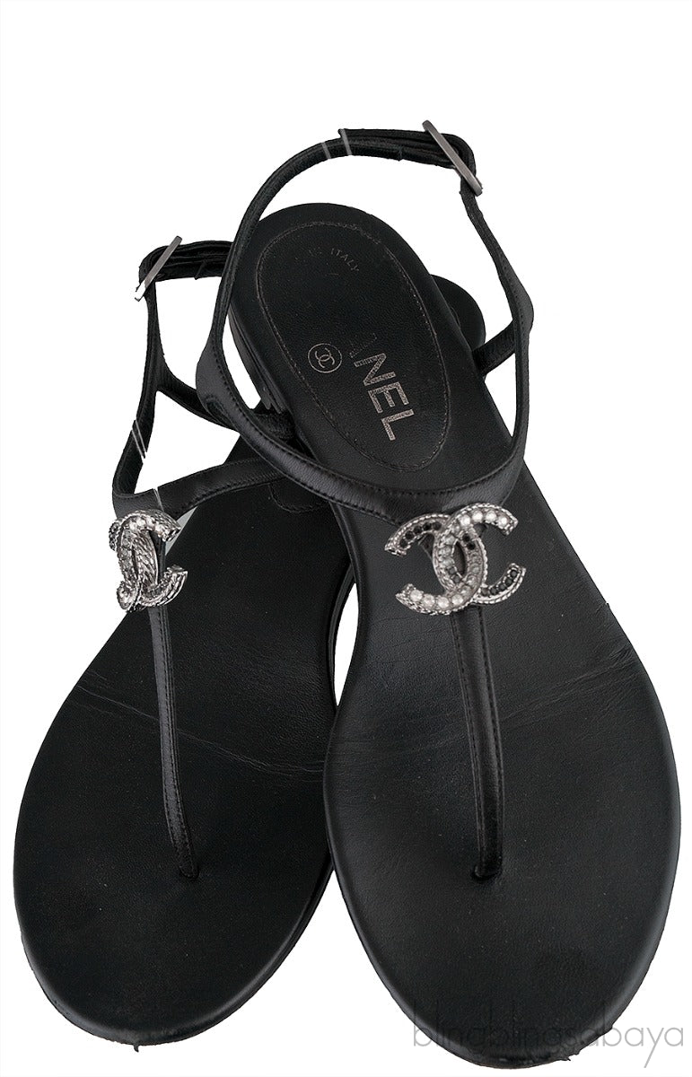 Black T-strap Thong CC Sandals