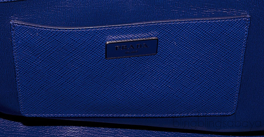 Saffiano Cuir Medium Triple Zip Tote
