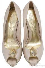 Skull Embellished Peep Toe Pump