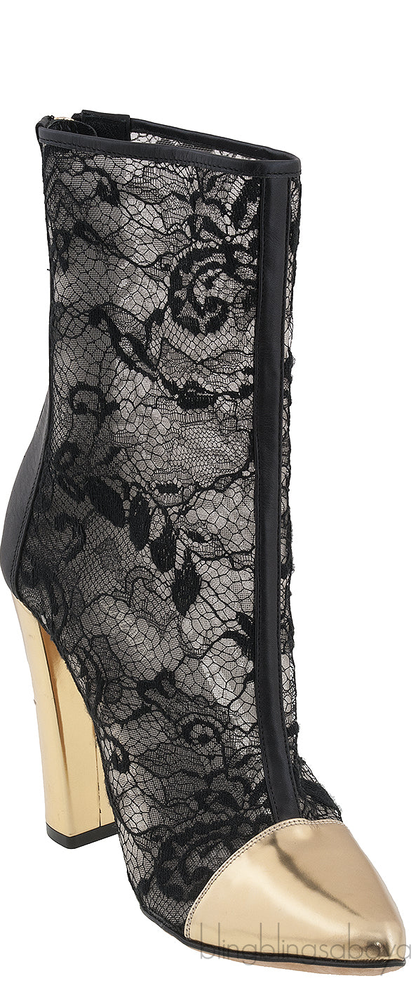 Lace Pointed-toe Boots