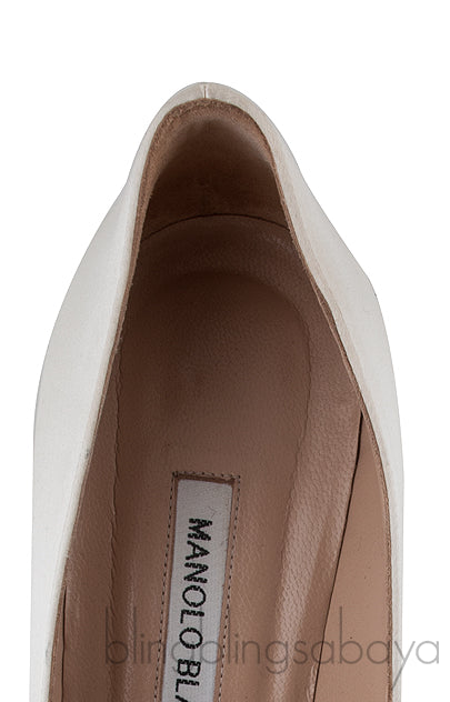 Ivory Hangisi Satin Pearl Pump