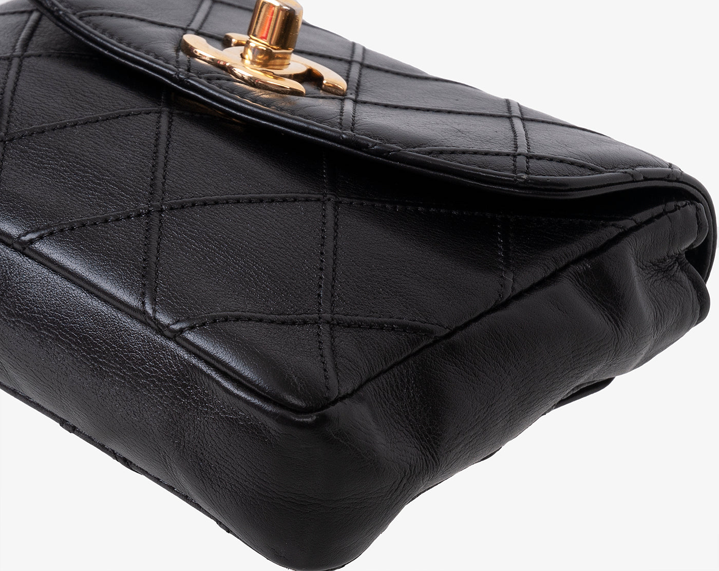 Chanel Black Quilted Leather Vintage Classic Chain Belt Bag