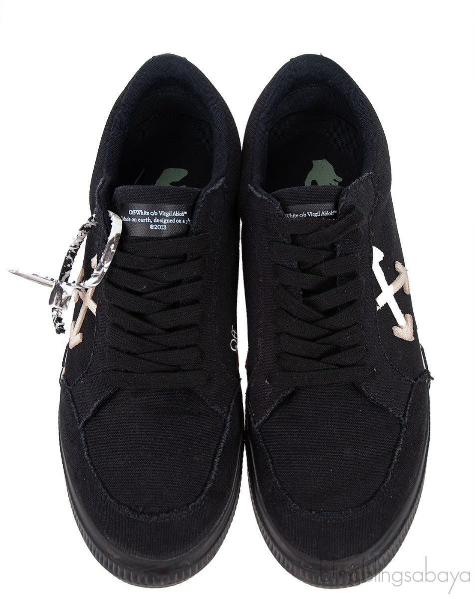 Black Canvas Men\'s Sneaker