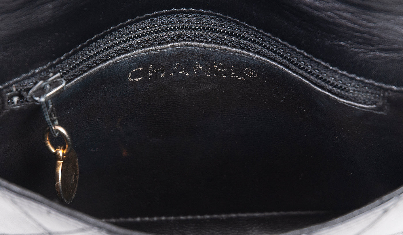 Chanel Black Quilted Leather Vintage Classic Chain Belt Bag