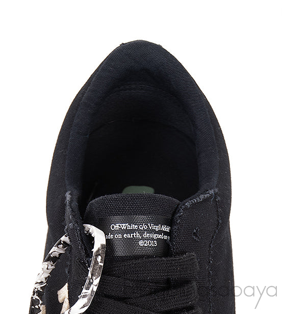 Black Canvas Men\'s Sneaker