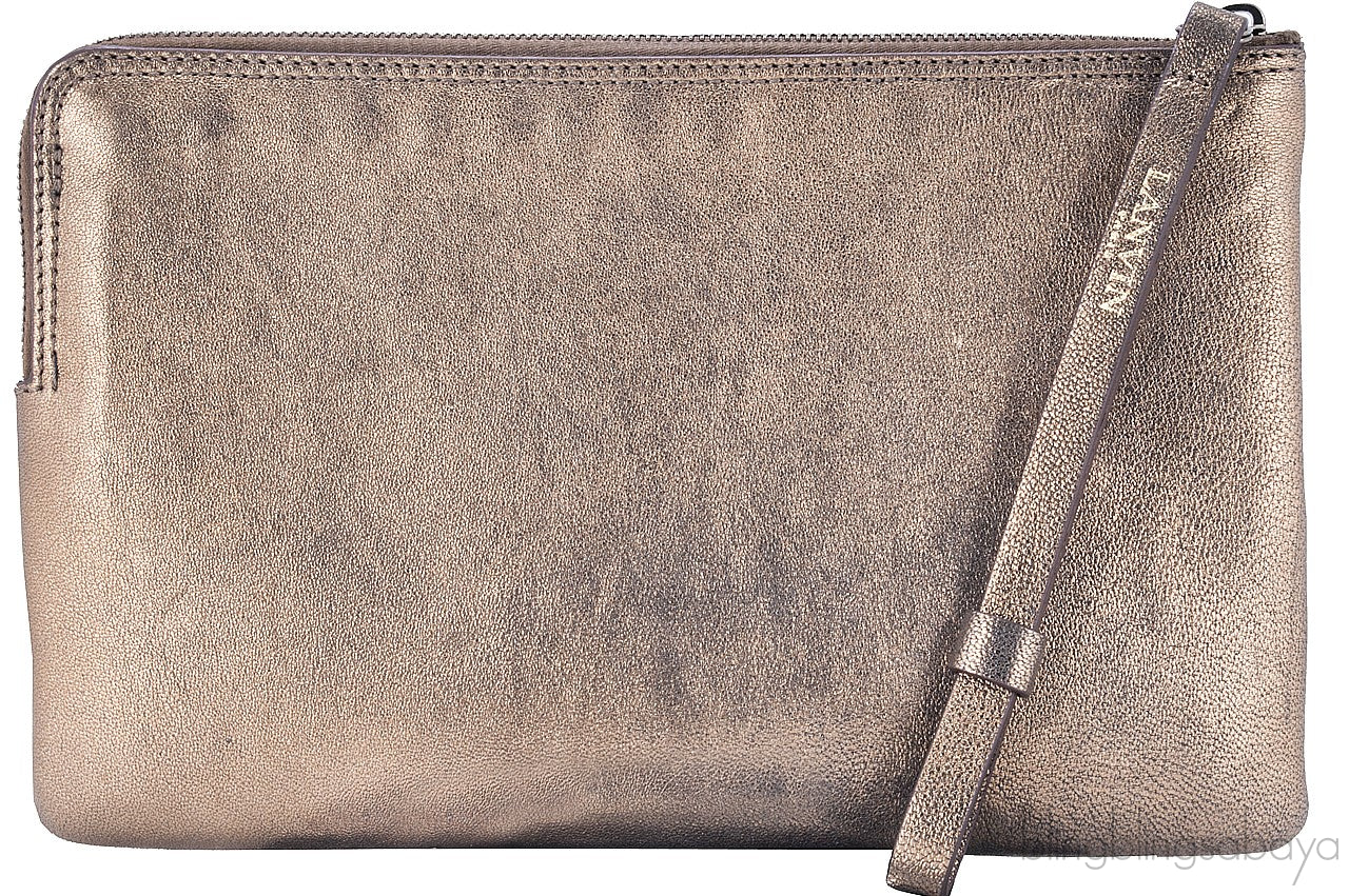 Zip \"LOVE\" Clutch