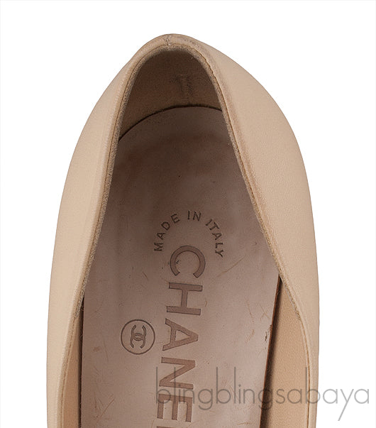 Bi-color Cap Toe Heels