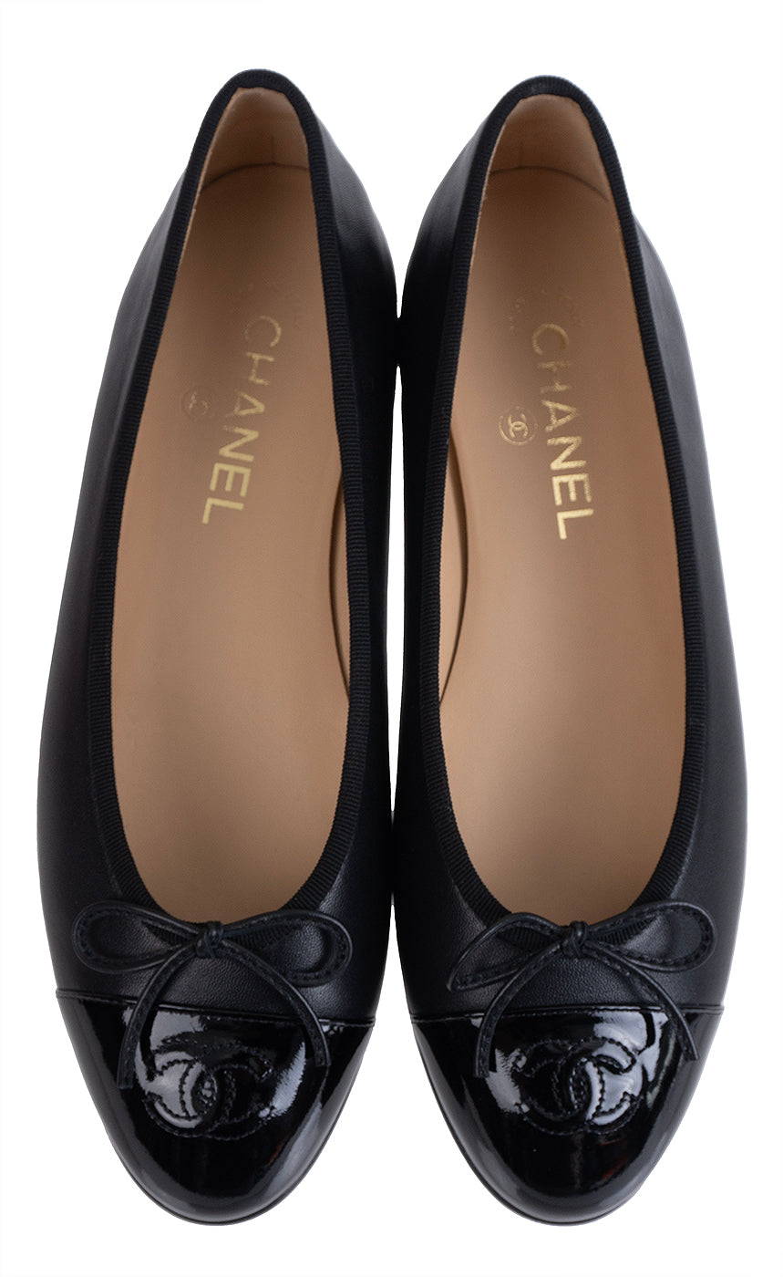 Chanel Black CC Cap Toe Ballet Flat Shoes 39.5