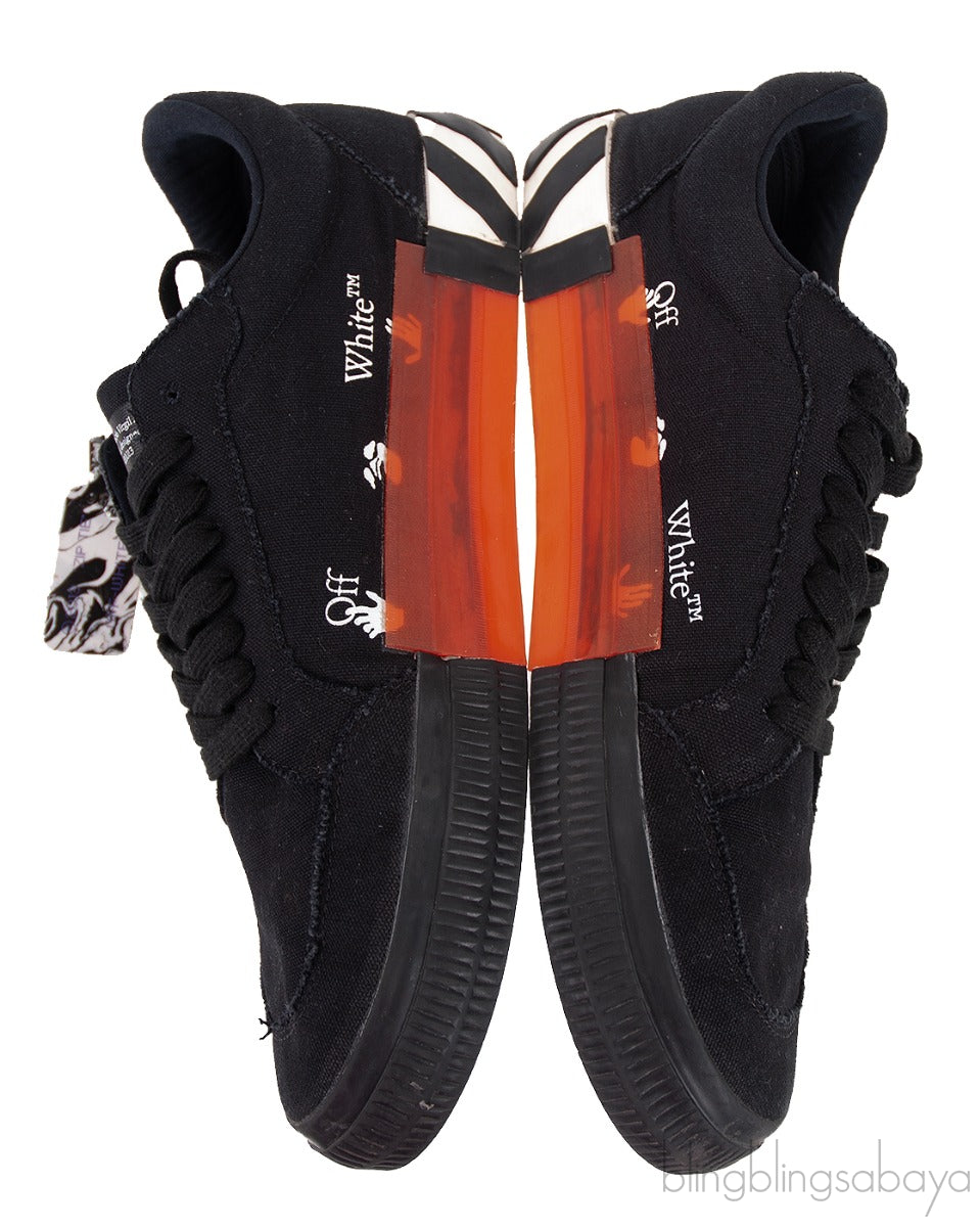 Black Canvas Men\'s Sneaker